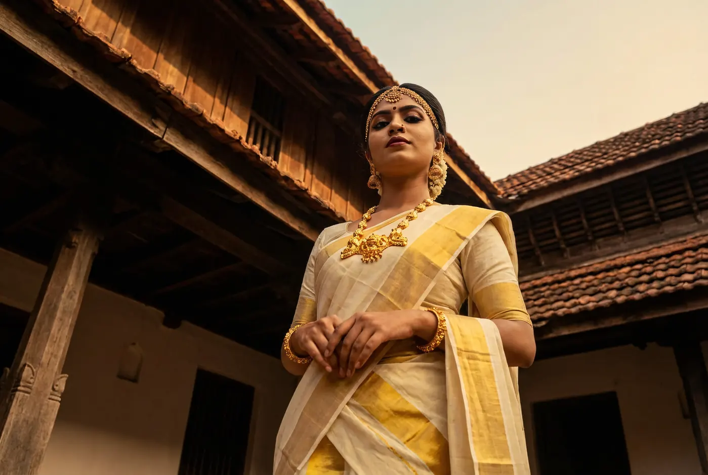 Woman in white kasavu wearing Manga Mala mango pendant in Kerala nalukettu