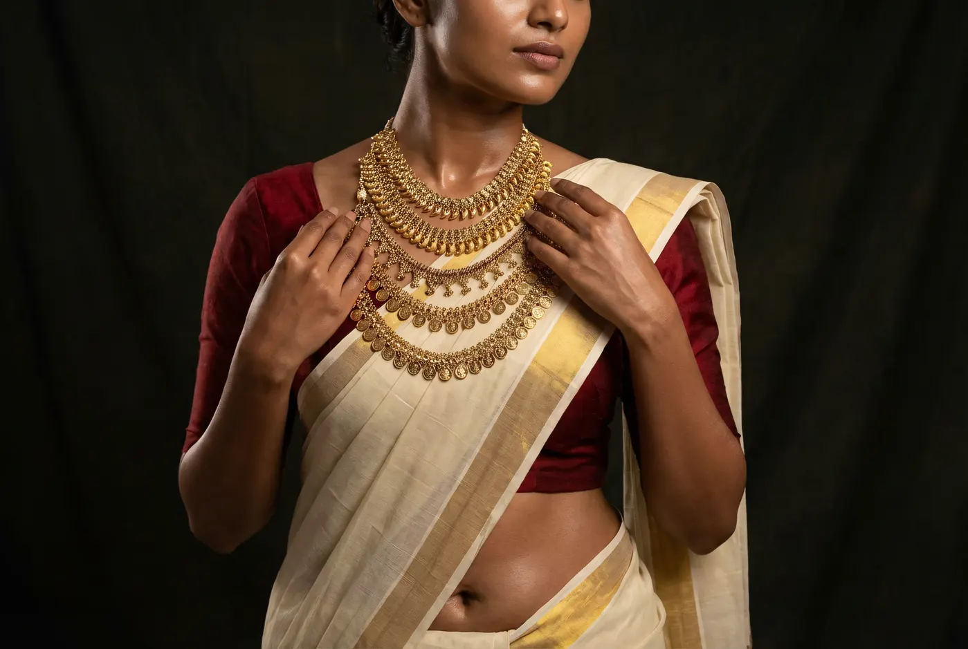 Bride in white kasavu saree wearing layered Lakshmi Haar